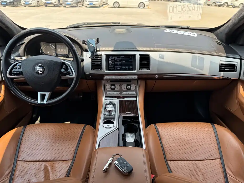 Jaguar XF — миниатюра 11