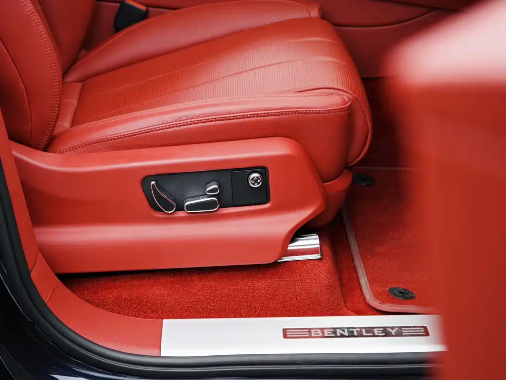 Bentley Bentayga - фото 13