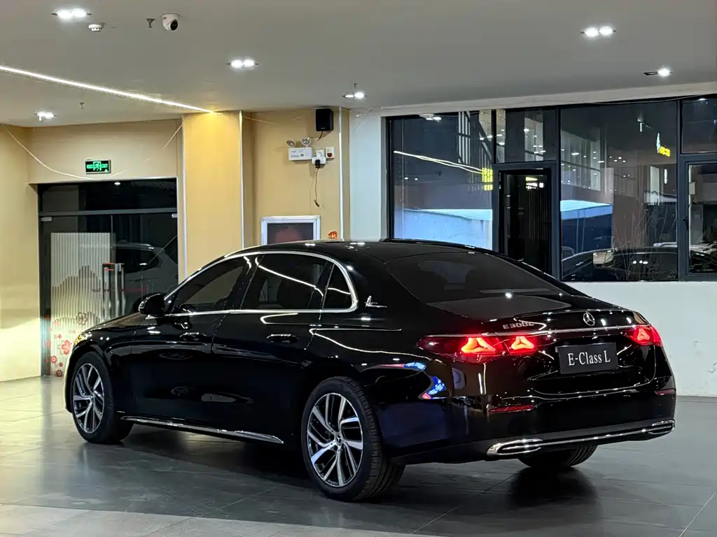 Mercedes-Benz E-Class — миниатюра 10