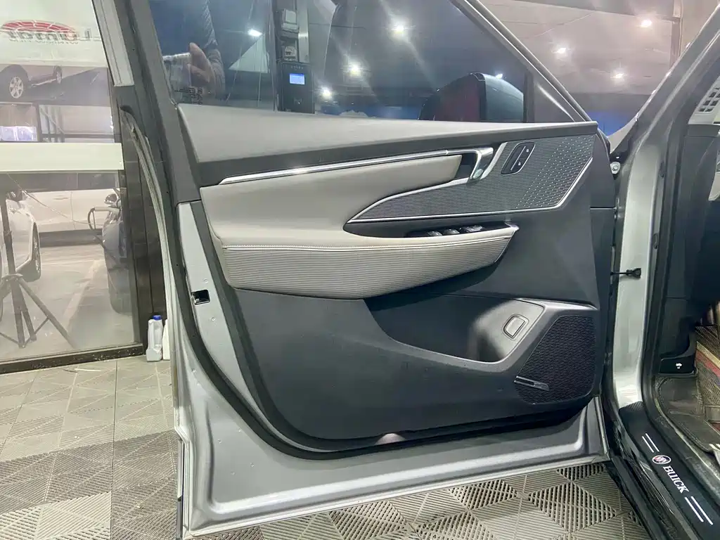 Buick E5 — миниатюра 8