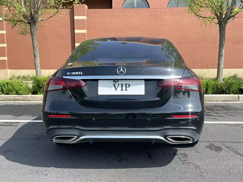 Mercedes-Benz E-Class — миниатюра 8