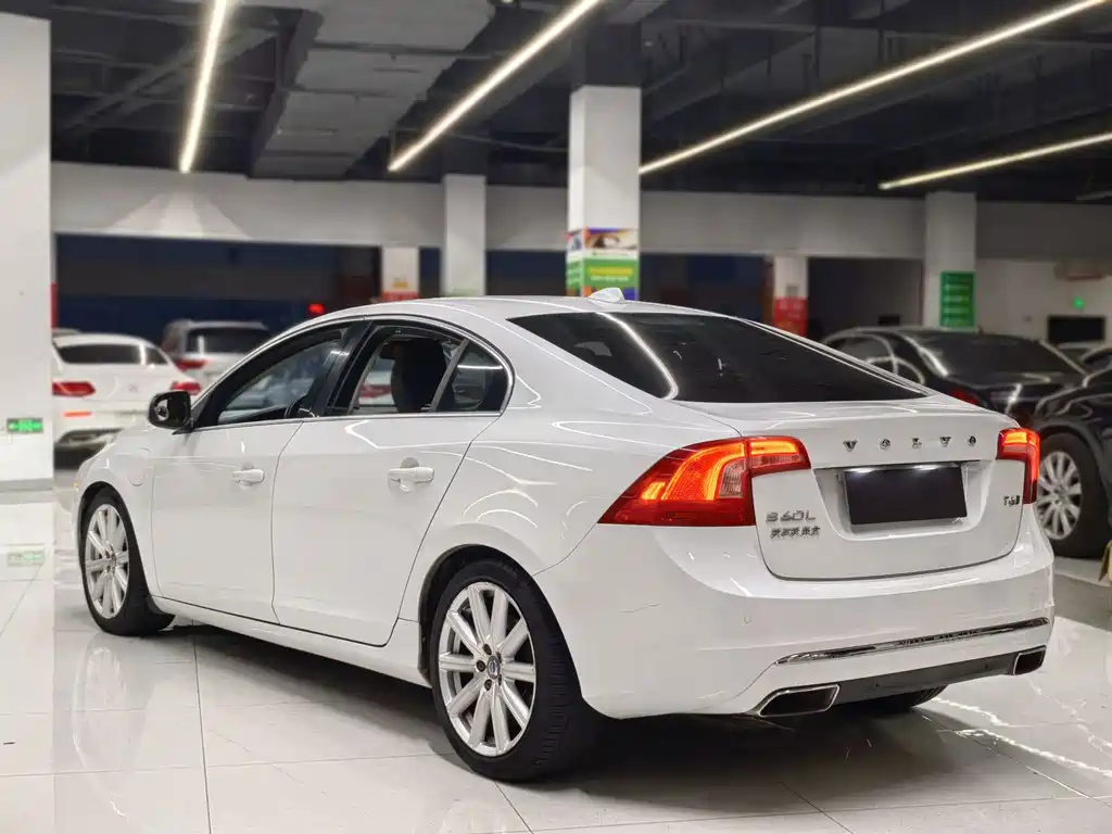 Volvo S60 PHEV — миниатюра 5