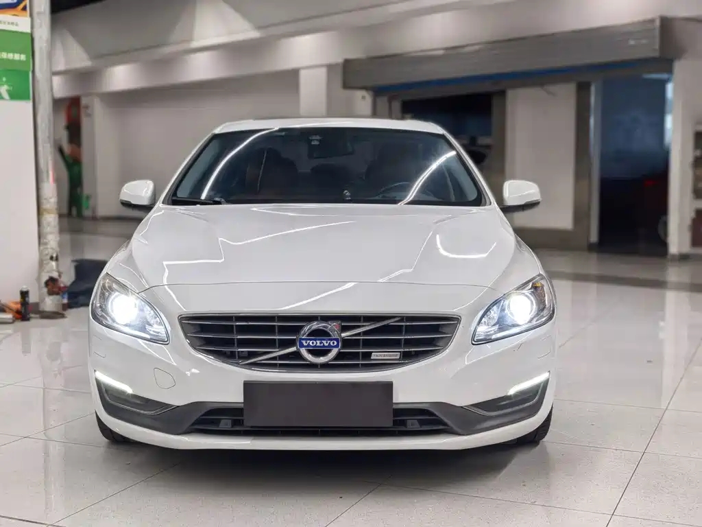 Volvo S60 PHEV — миниатюра 2