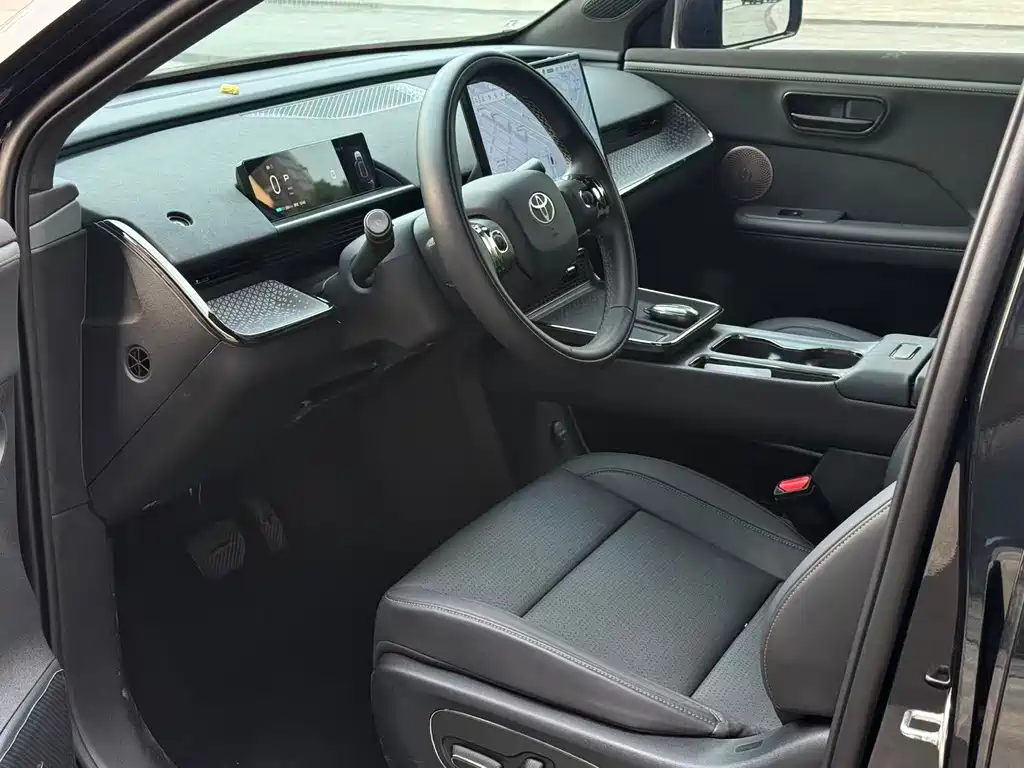 Toyota bZ3X — миниатюра 10