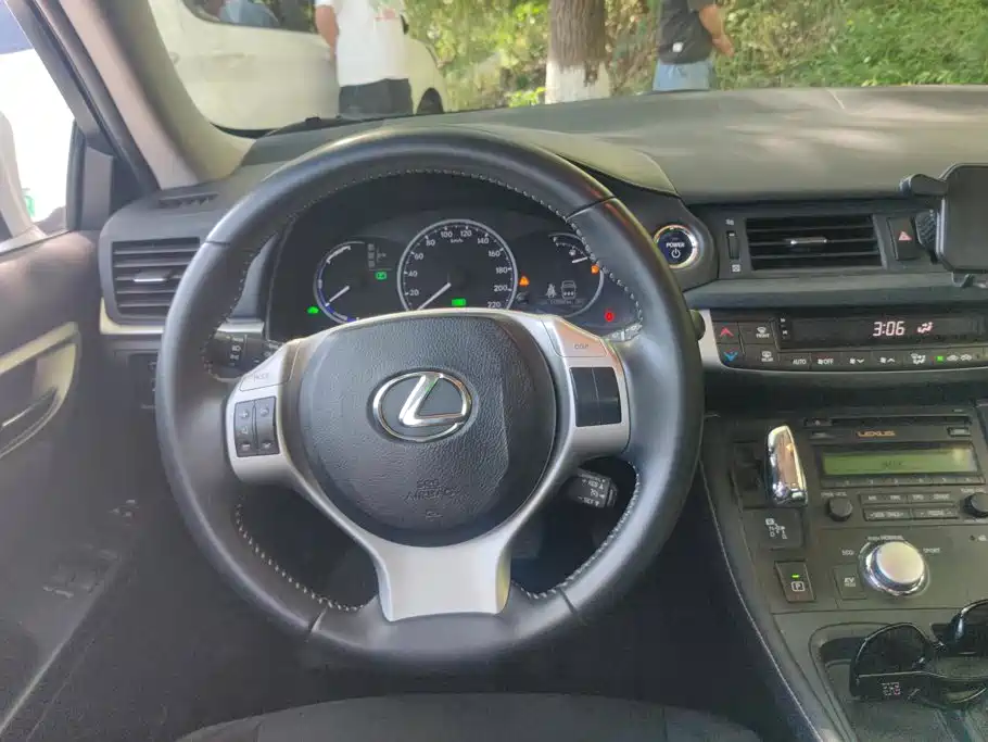 Lexus CT — миниатюра 15