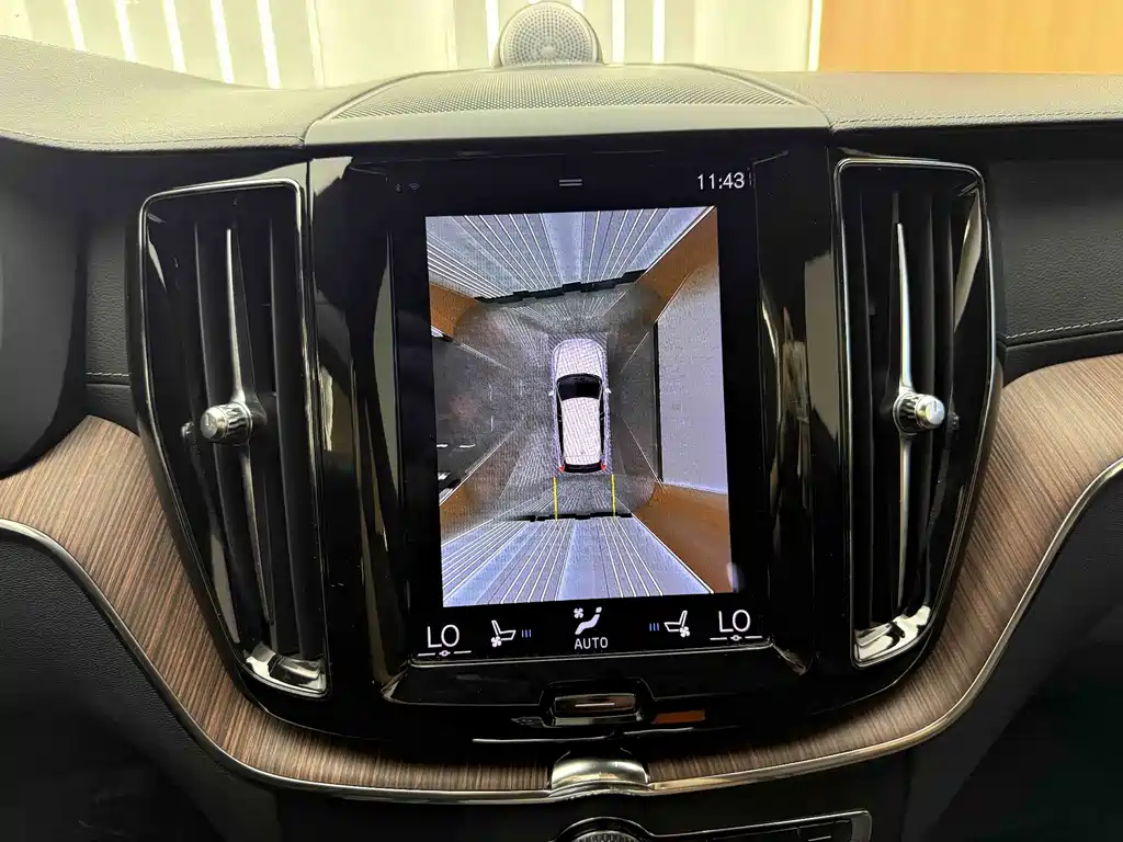 Volvo XC60 PHEV — миниатюра 14