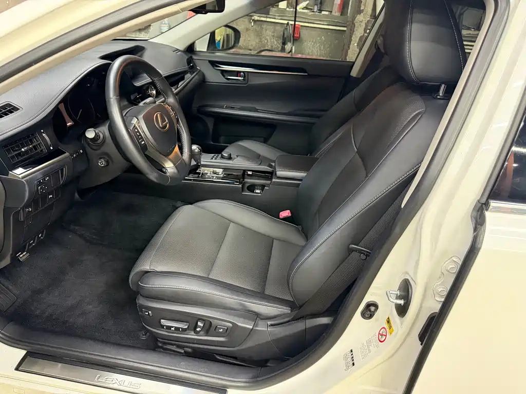 Lexus ES — миниатюра 6