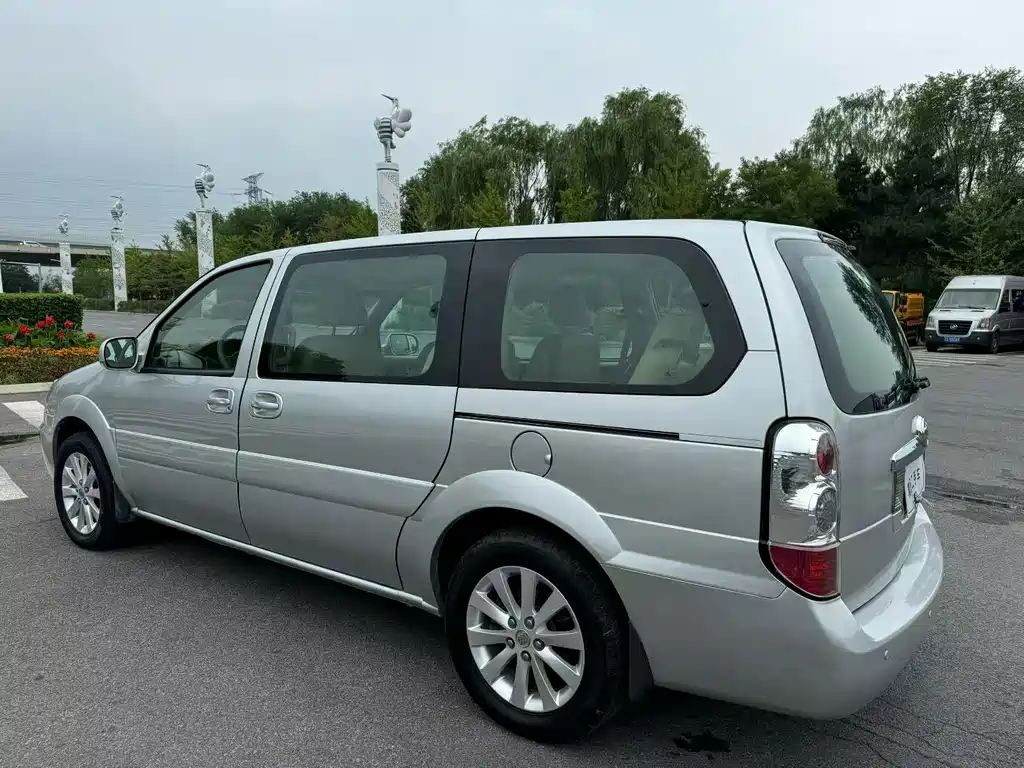 Buick GL8 — миниатюра 8