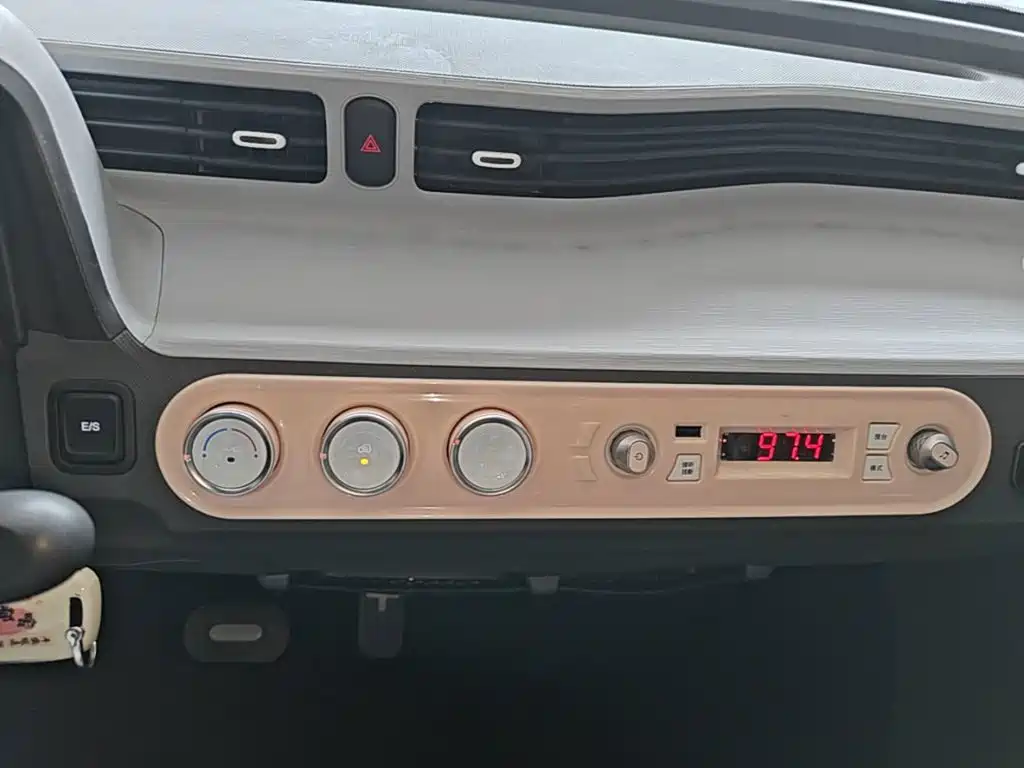 Wuling MINIEV — миниатюра 13