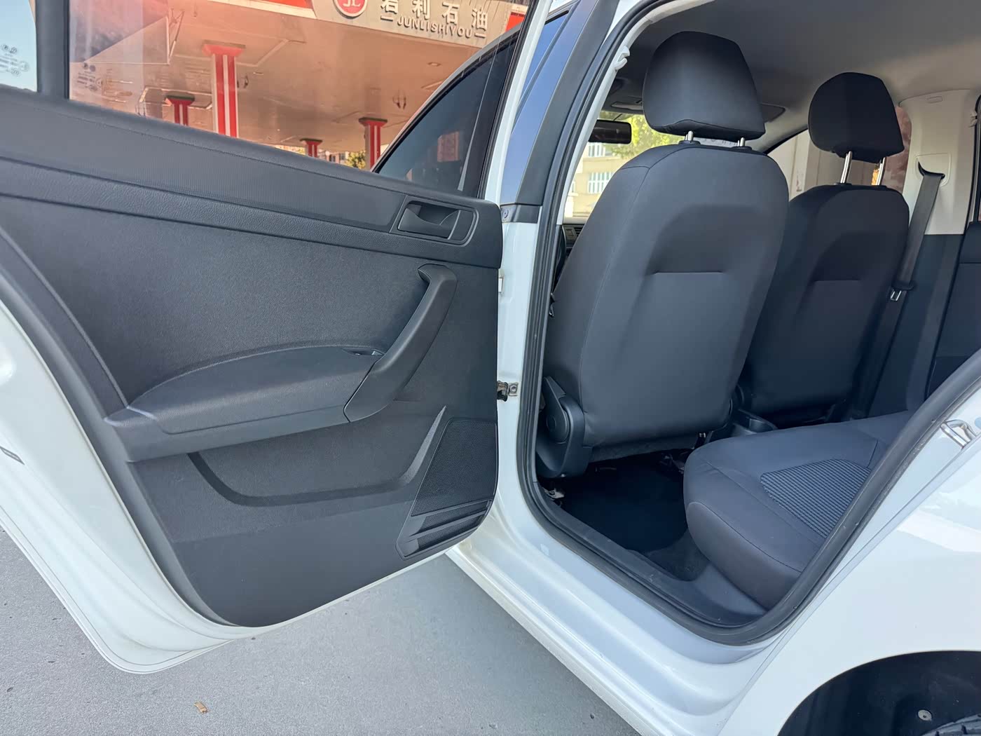 Volkswagen Santana 1.5 л 2021 г. Белый, пробег 35000 км