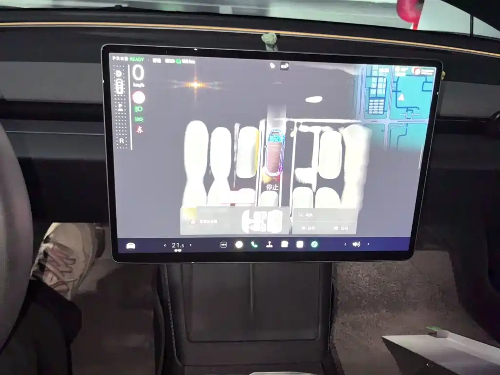 Tesla Model 3 — миниатюра 7