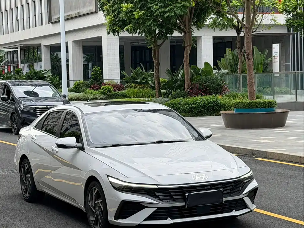 Hyundai Elantra — миниатюра 3