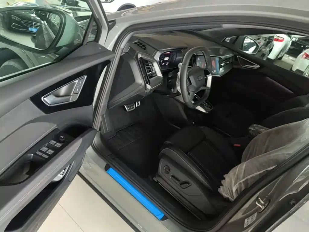 Audi Q4 e-tron — миниатюра 16