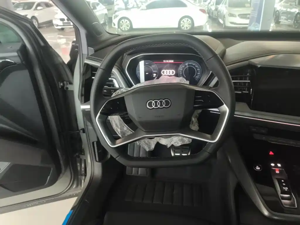 Audi Q4 e-tron — миниатюра 11