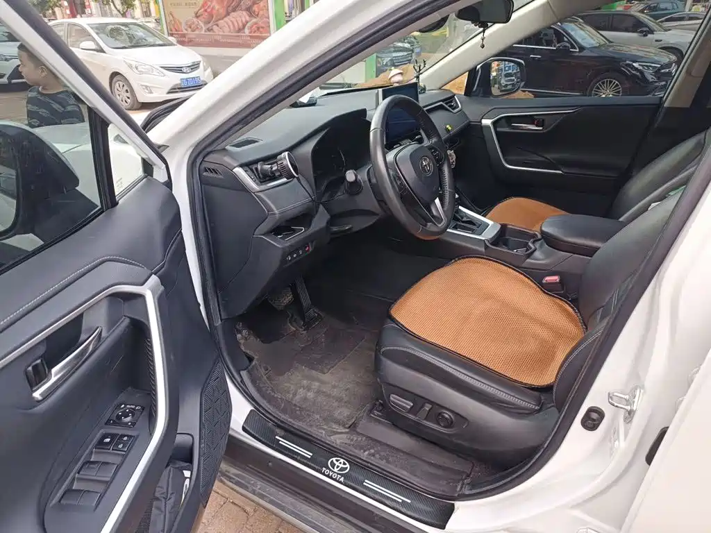Toyota RAV4 — миниатюра 12