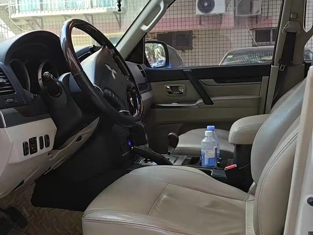 Mitsubishi Pajero (Import) — миниатюра 7