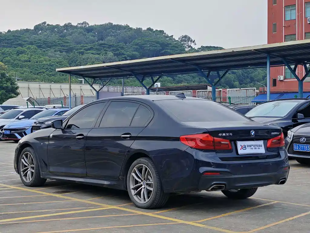 BMW 5 Series — миниатюра 6