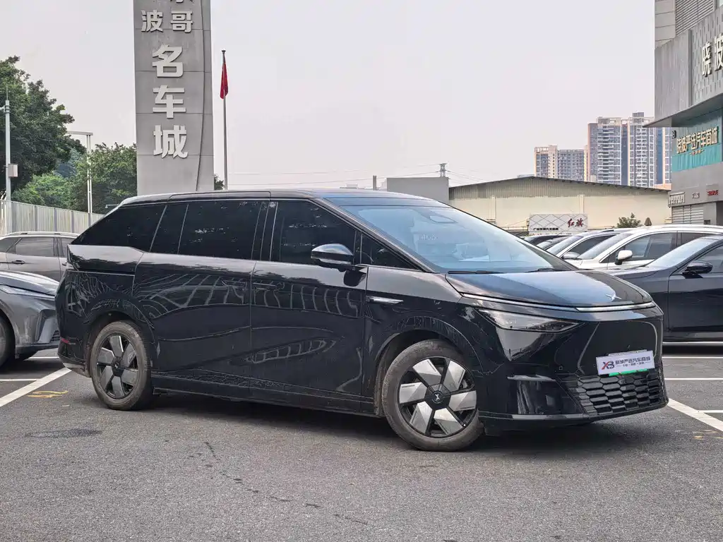 XPeng X9 — миниатюра 5