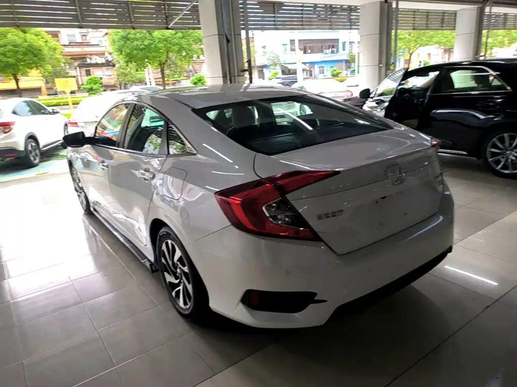 Honda Civic — миниатюра 5