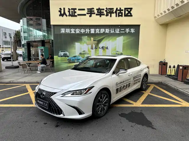 LEXUS ES 2024