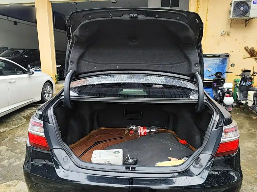 Toyota Camry — миниатюра 19