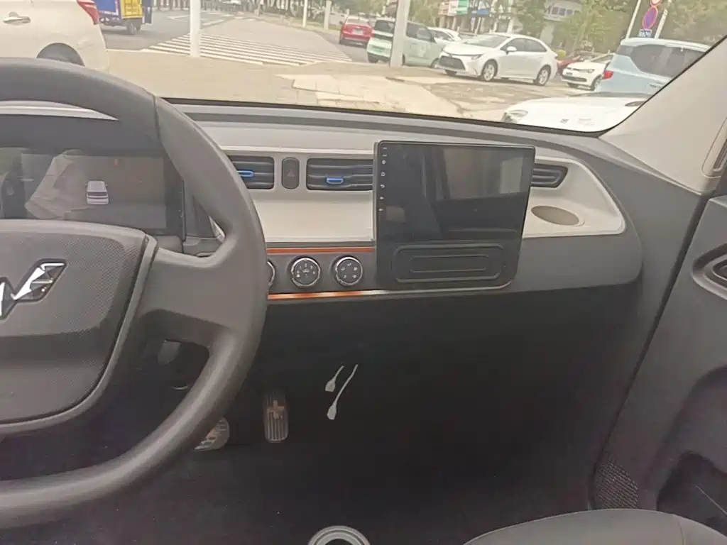 Wuling MINIEV — миниатюра 13