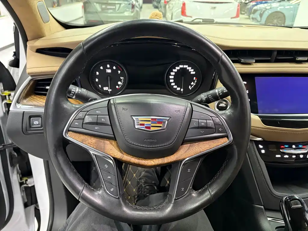 CADILLAC XT5
