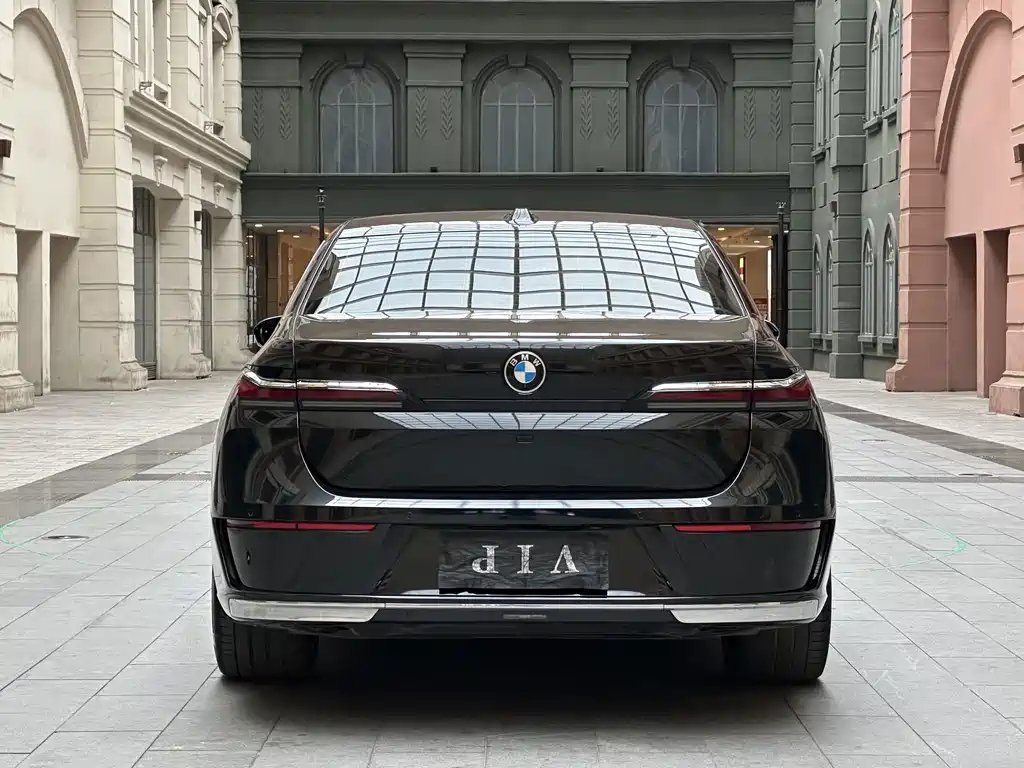 BMW 7 Series — миниатюра 3