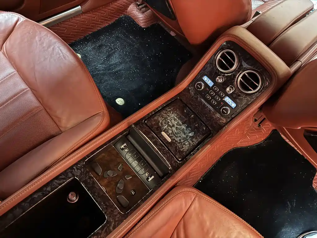 Bentley Flying Spur — миниатюра 10