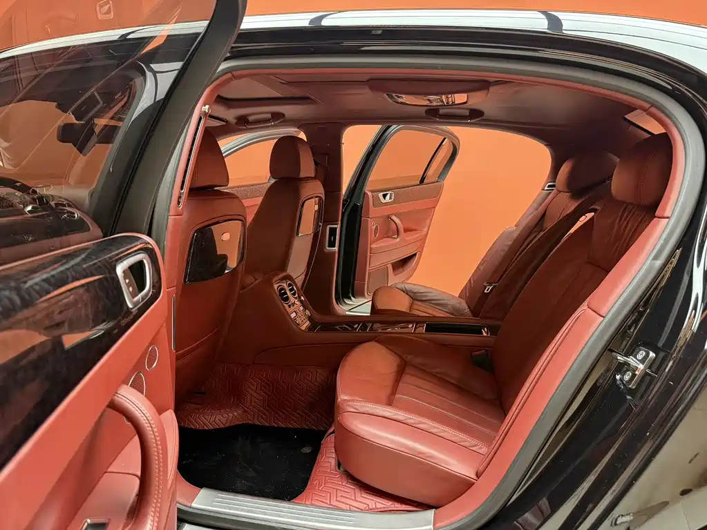 Bentley Flying Spur — миниатюра 5
