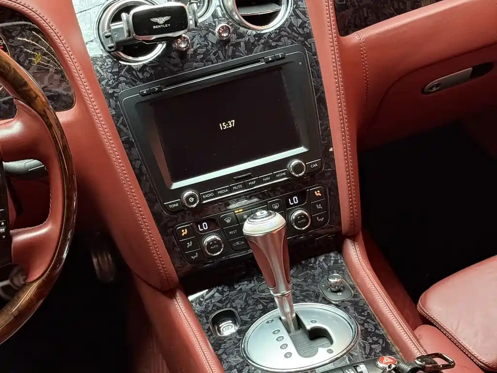Bentley Flying Spur — миниатюра 8