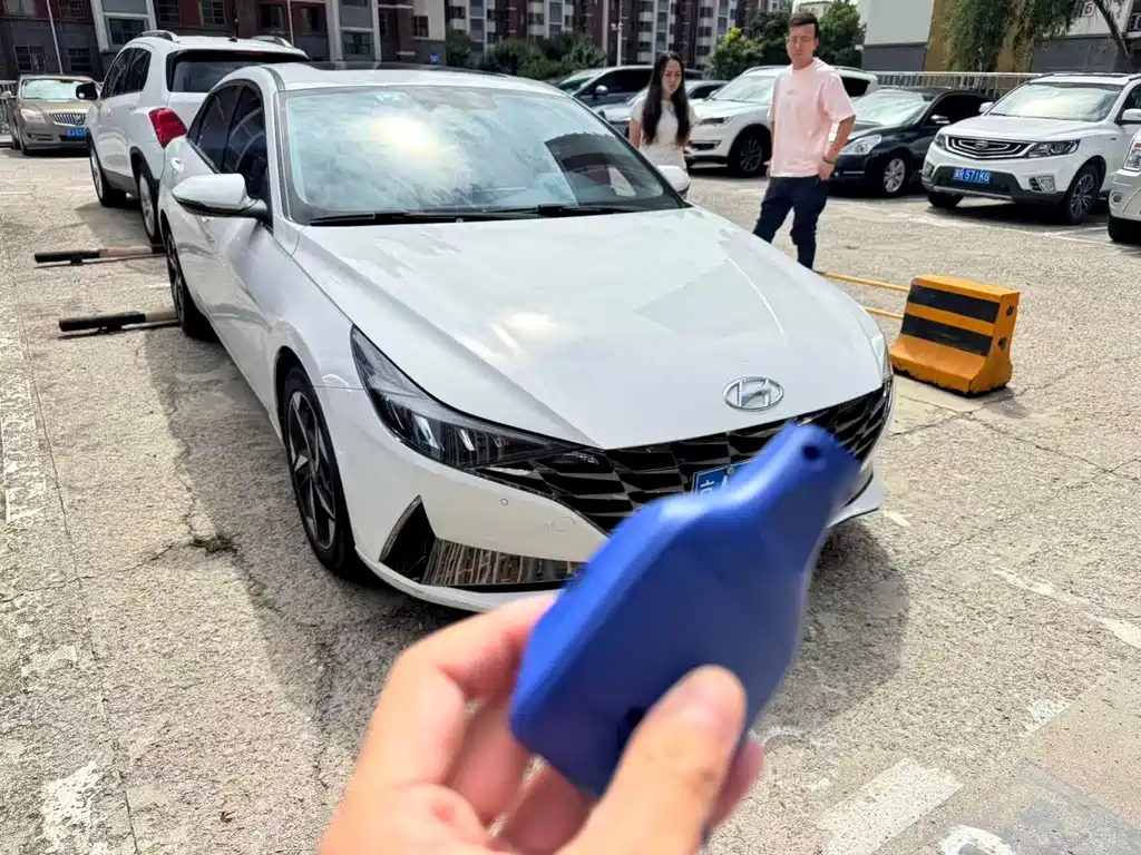Hyundai Elantra — миниатюра 3