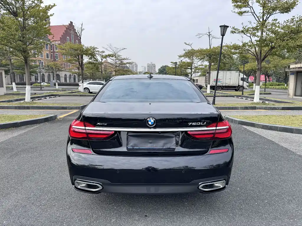 BMW 7 SERIES