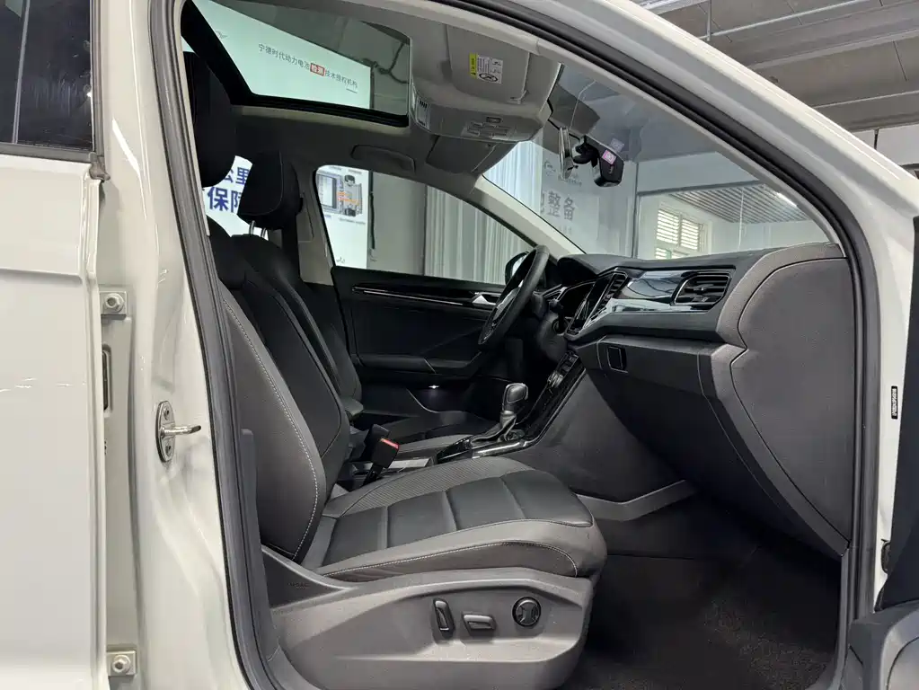 VOLKSWAGEN T ROC EXPLORING SONGS