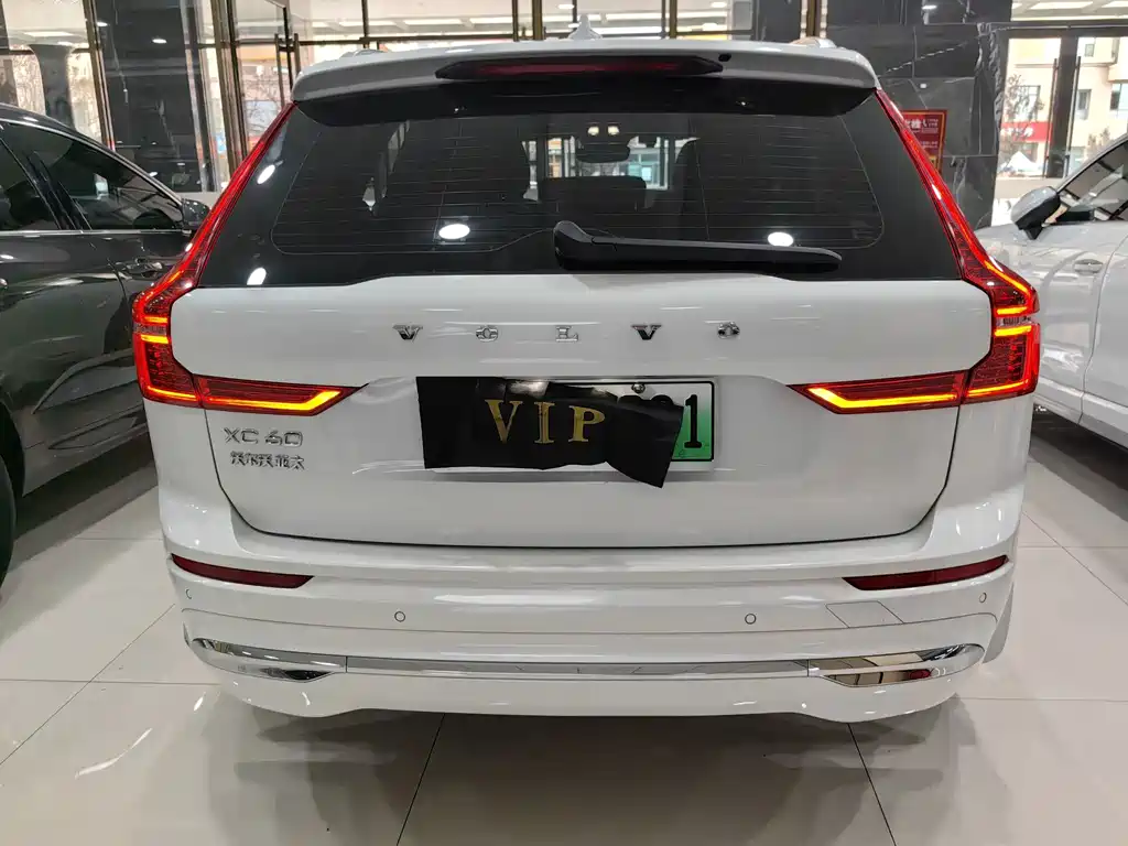 Volvo XC60 PHEV — миниатюра 12