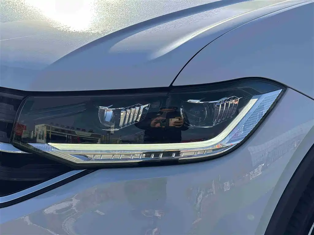 VOLKSWAGEN EXPLORING THE SHADOW