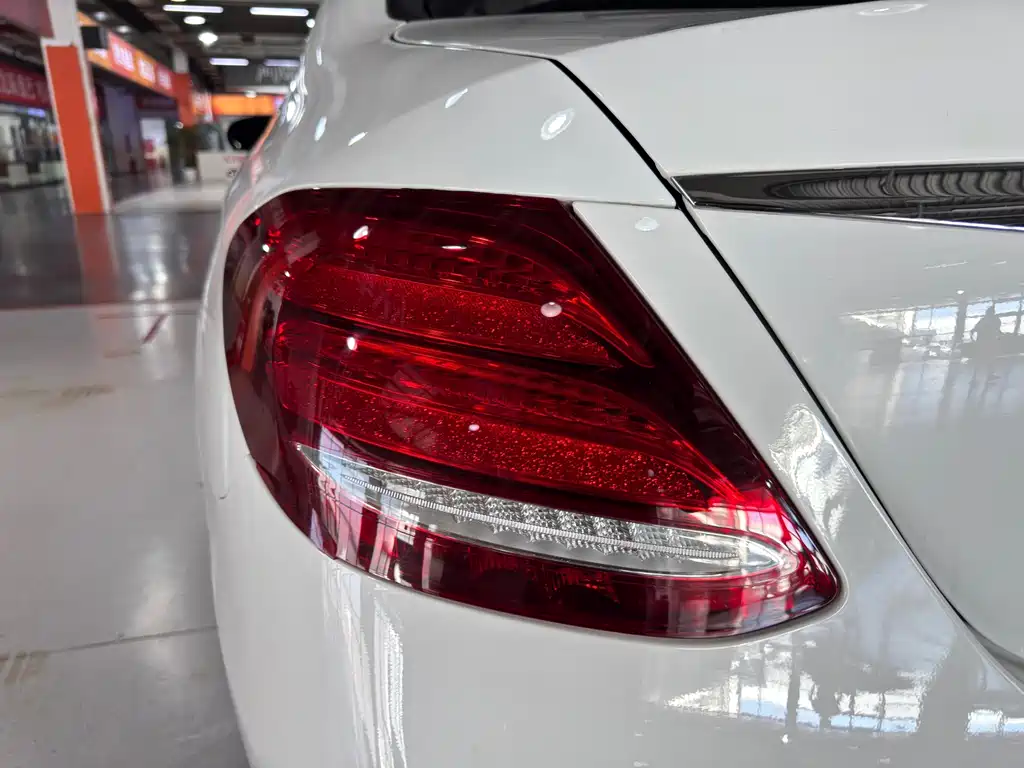 Mercedes-Benz E-Class — миниатюра 20