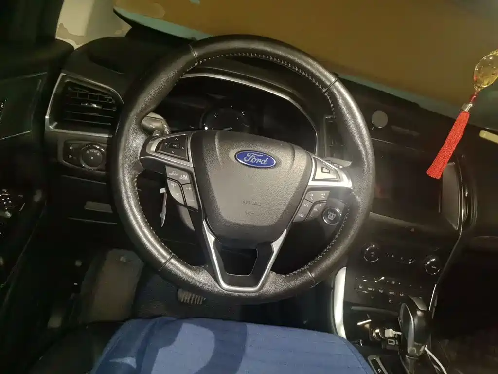 Ford Edge — миниатюра 6