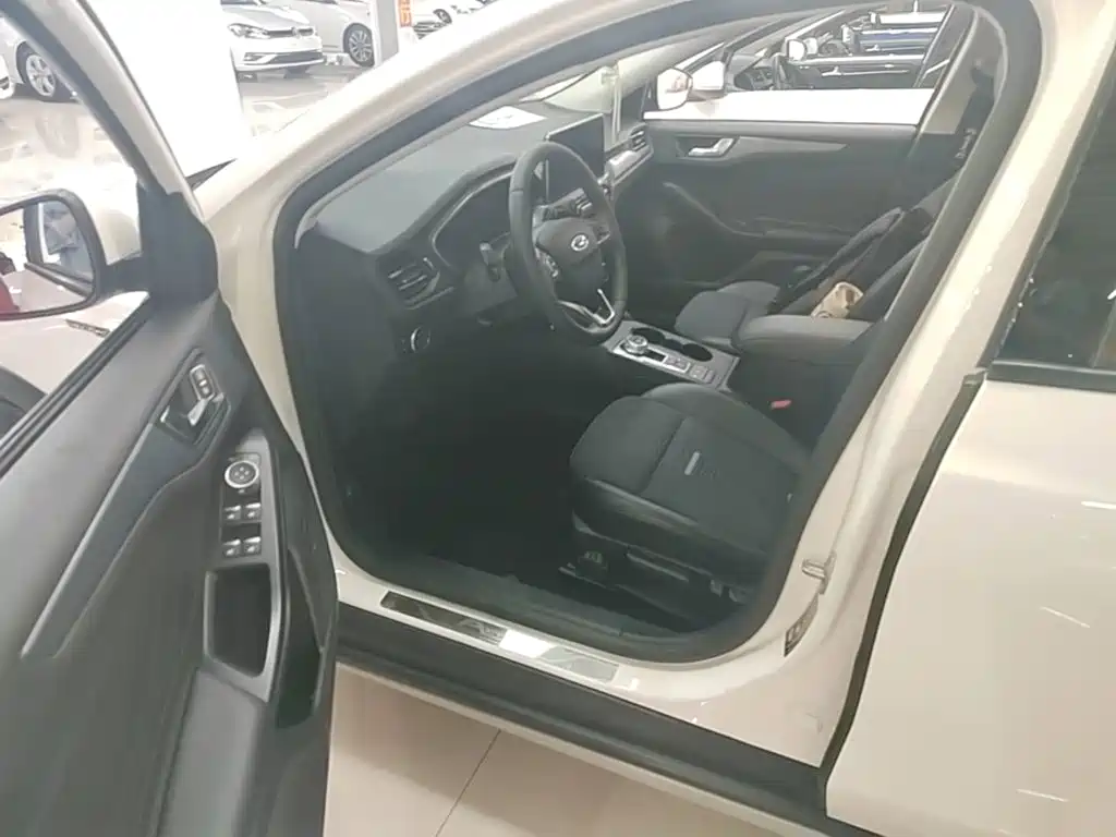 Ford Focus Active — миниатюра 16