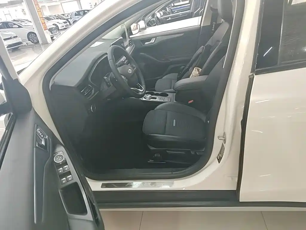 Ford Focus Active — миниатюра 15