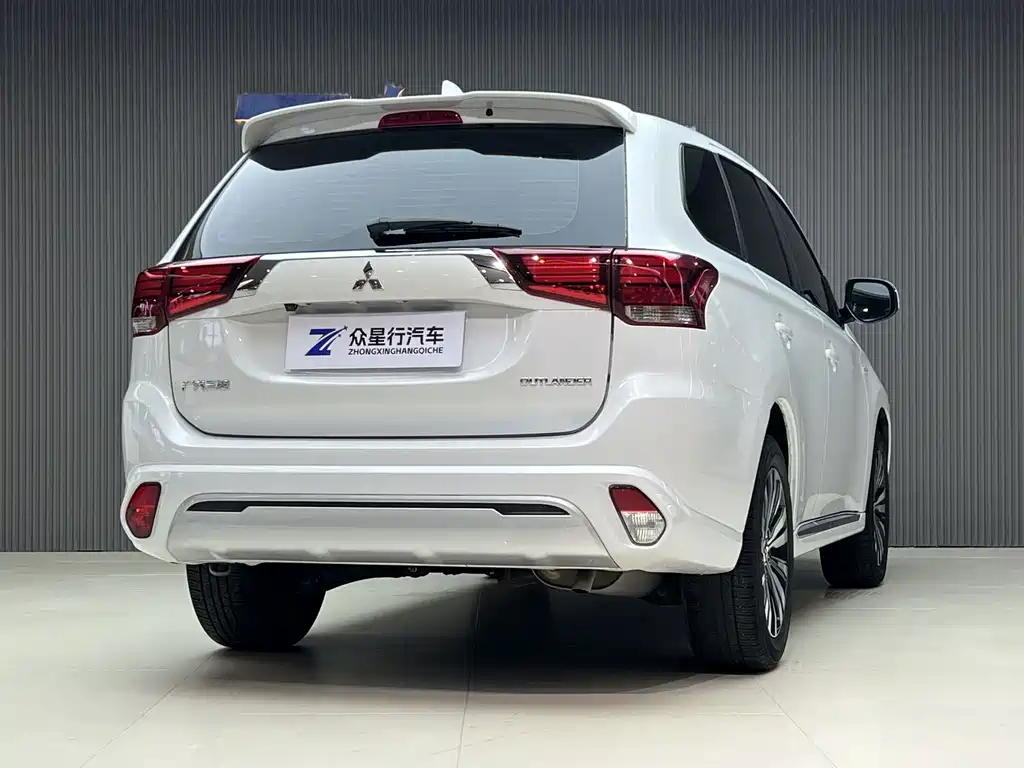 Mitsubishi Outlander — миниатюра 3