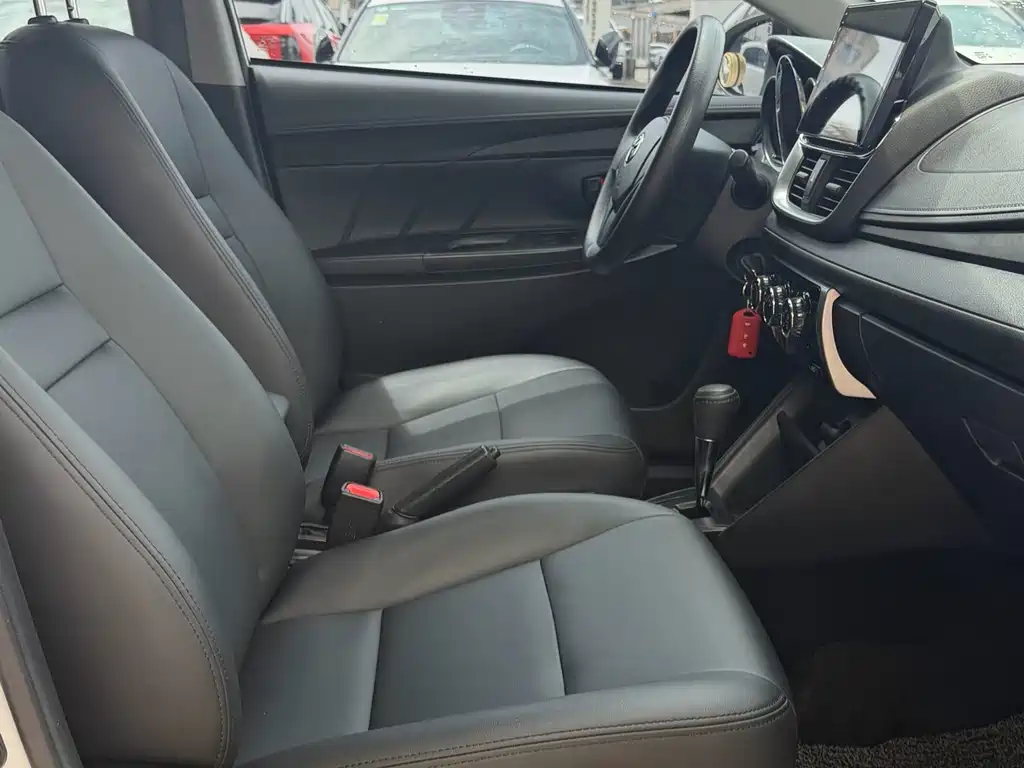 Toyota Yaris L — миниатюра 10