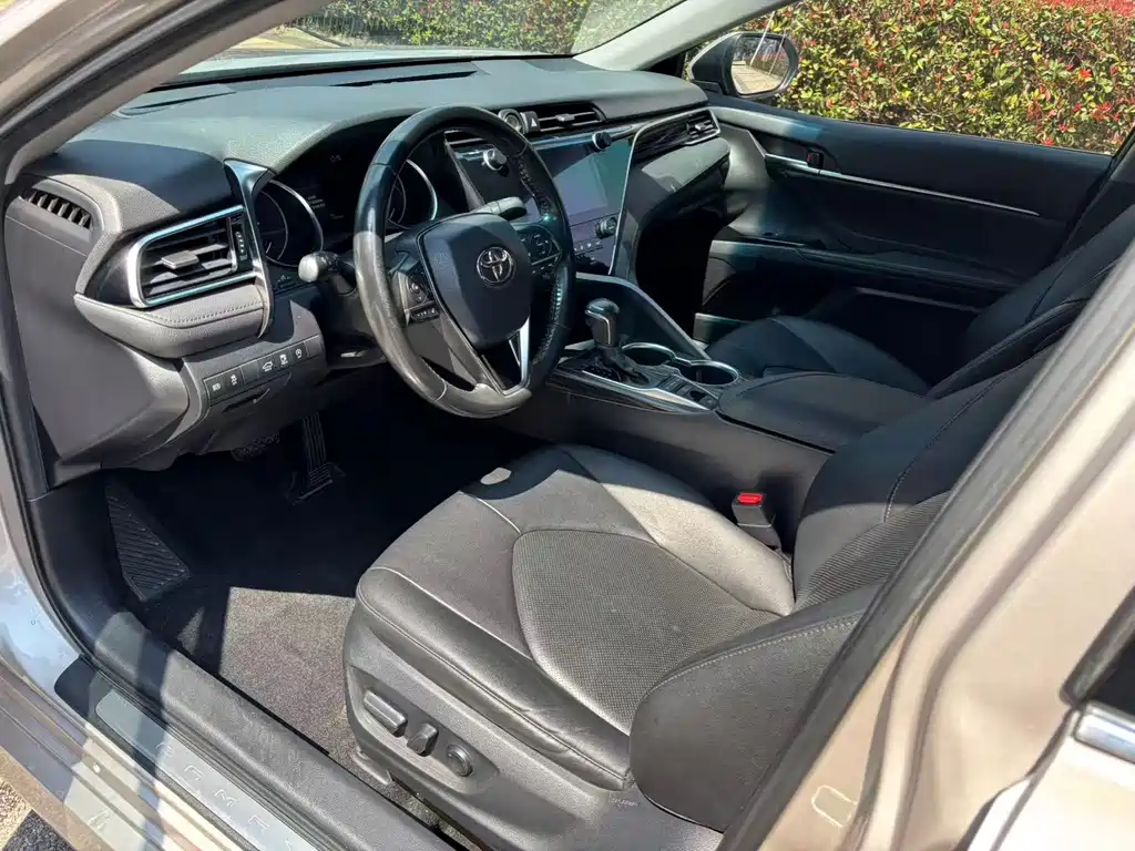 Toyota Camry — миниатюра 6