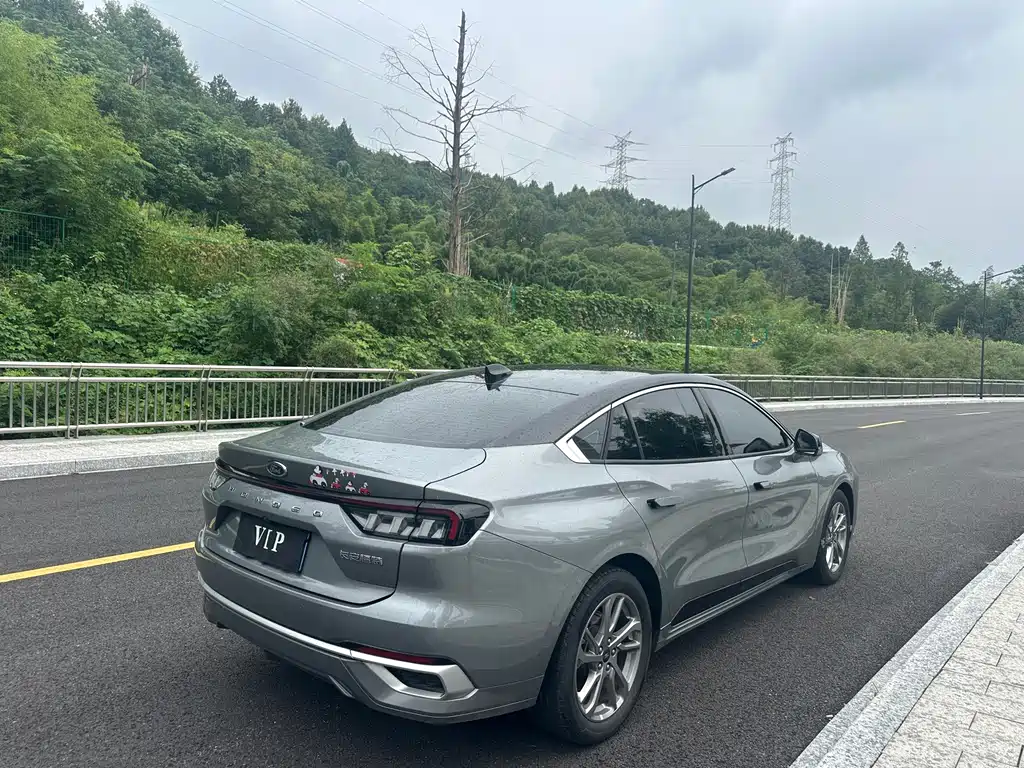 Ford Mondeo — миниатюра 6