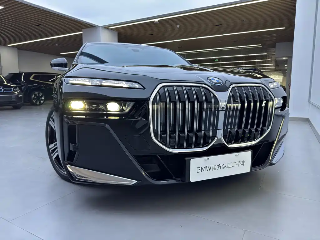 BMW i7 — миниатюра 4