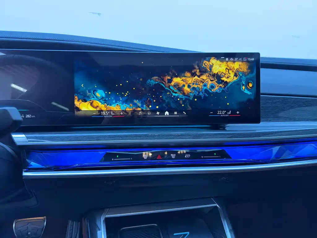 BMW i7 — миниатюра 12