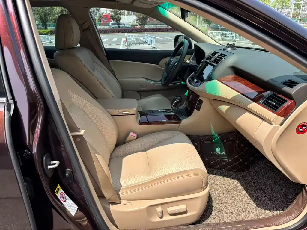 Toyota Crown — миниатюра 14