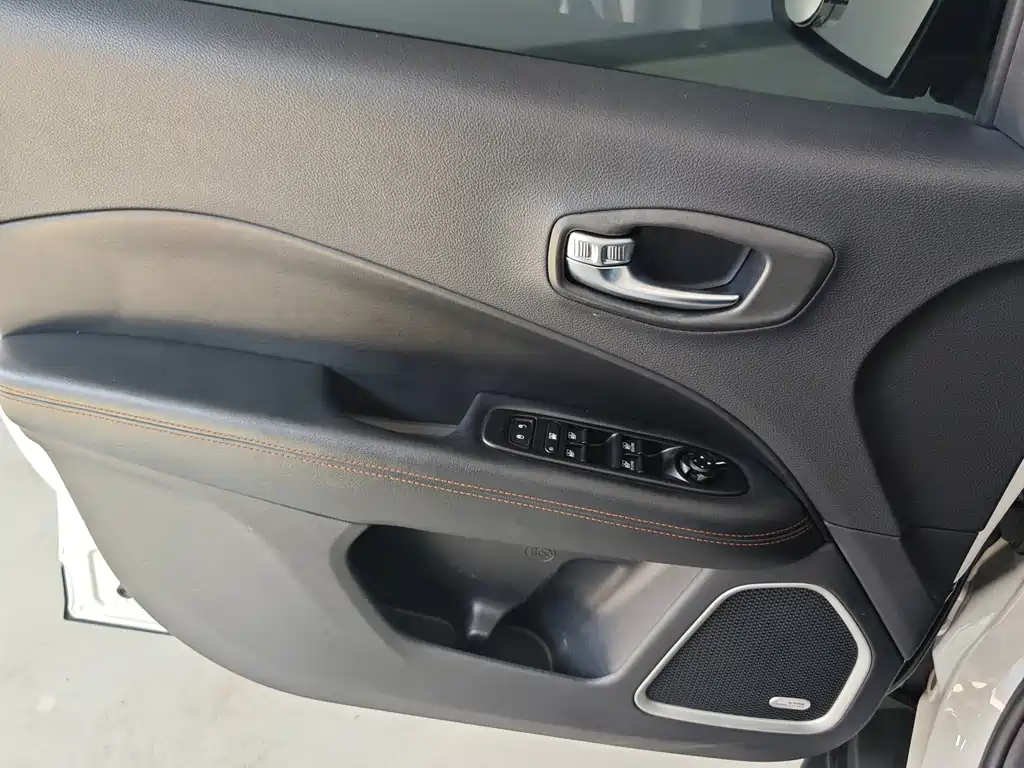 Jeep Compass 200T Auto Premium Enjoy Edition, фото 12