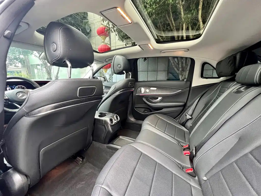 Mercedes-Benz E-Class — миниатюра 13