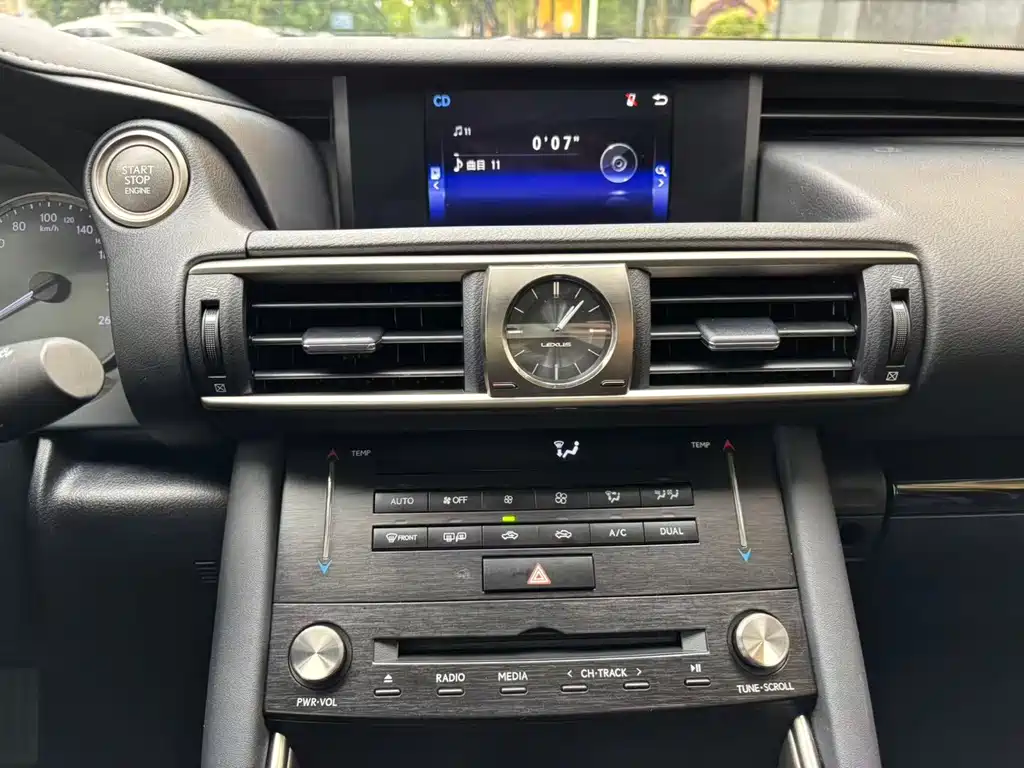 Lexus IS — миниатюра 12
